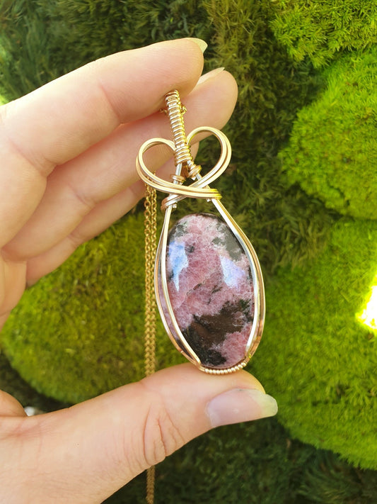 Rhodonite and Yellow Gold Necklace