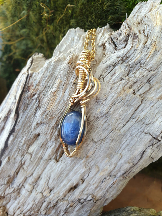 Kyanite and Yellow Gold Necklace